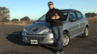 Peugeot 207 Compact 14 HDI  Test  Matías Antico [upl. by Anerev499]