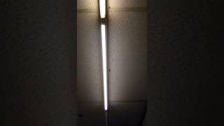 Installation tube néon led 120cm 18w [upl. by Nodnek]