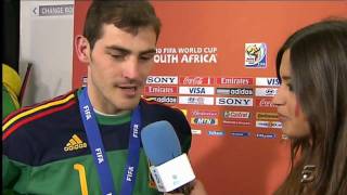 Iker Casillas besa a Sara Carbonero [upl. by Fitton350]