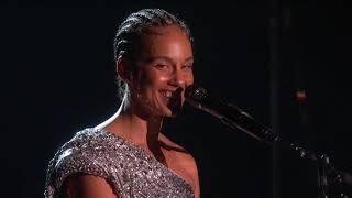 Alicia Keys  Fallin Live on Oprah [upl. by Romeu]