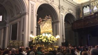 Uscita processione della Madonna dei Martiri dallinterno della Cattedrale di Molfetta Ba [upl. by Coshow]