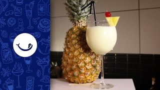 Cómo hacer una Piña Colada paso a paso [upl. by Enilauqcaj]