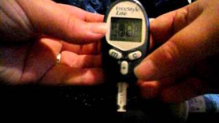 How To Use FreeStyle Lite Glucometer [upl. by Pren98]