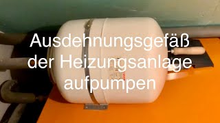 Ausdehnungsgefäß  Druckausgleichsbehälter aufpumpen [upl. by Ailina160]