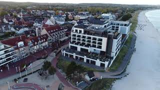 Drohnenflug Scharbeutz Ostsee Hotel Bayside mit Seebrücke [upl. by Mchale874]