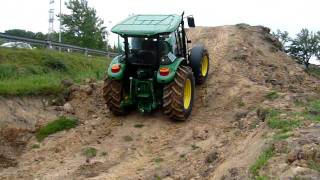 Curso de seguridad y manejo del Tractor agrícolasubida con fuerte pendiente1 [upl. by Hisbe842]