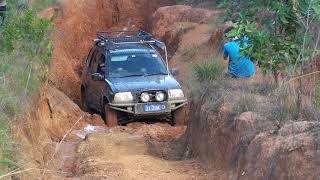 Modified Suzuki Grand Vitara 4x4 offroad tough tracks  Glasshouse Mountains [upl. by Sublett]