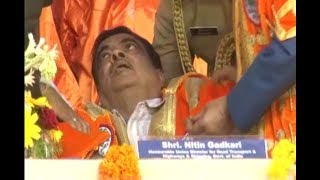 Union Minister Nitin Gadkari falls unconscious during national anthem in Maharashtra [upl. by Ahkihs]