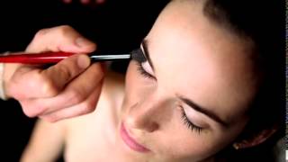 Comment faire un maquillage simple amp discret  ELLE Beauté [upl. by Lauryn559]