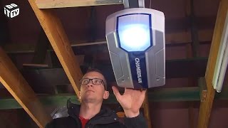 Poort automatiseren – Installatie Chamberlain garagepoortopener [upl. by Anikahs]