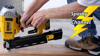 DeWalt Cordless 21° Framing Nailer DCN21PLM1 Review [upl. by Shriver]