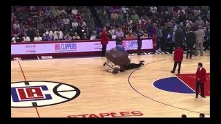 Clammy Sosa Eats Security Guard At Clippers Game [upl. by Belldame]