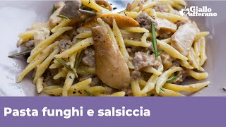 PASTA FUNGHI E SALSICCIA facile veloce e cremosa [upl. by Allx293]